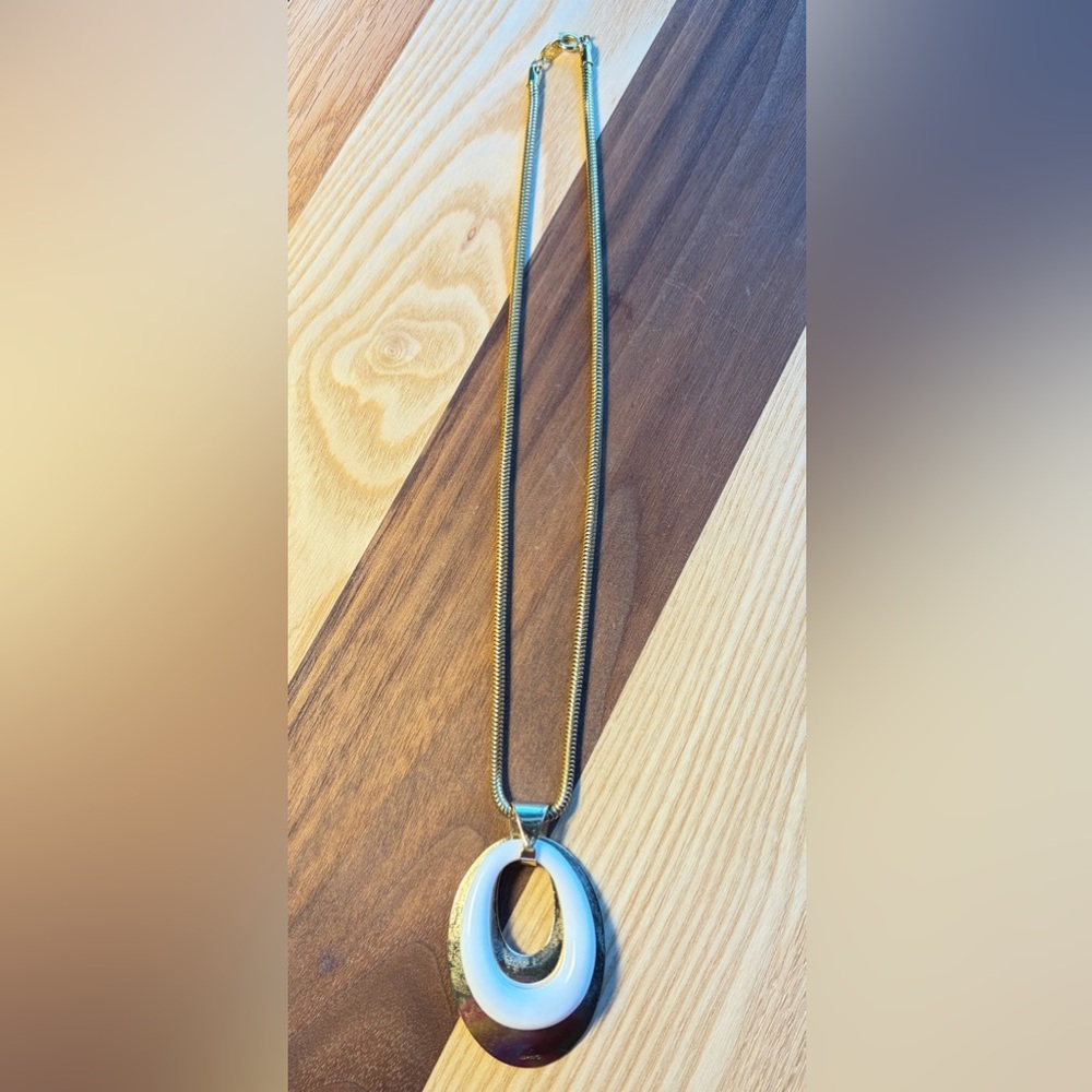 ✨Vintage 1970s/80s Napier Gold Tone & White Lucite Hoop Pendant Necklace - 22"✨